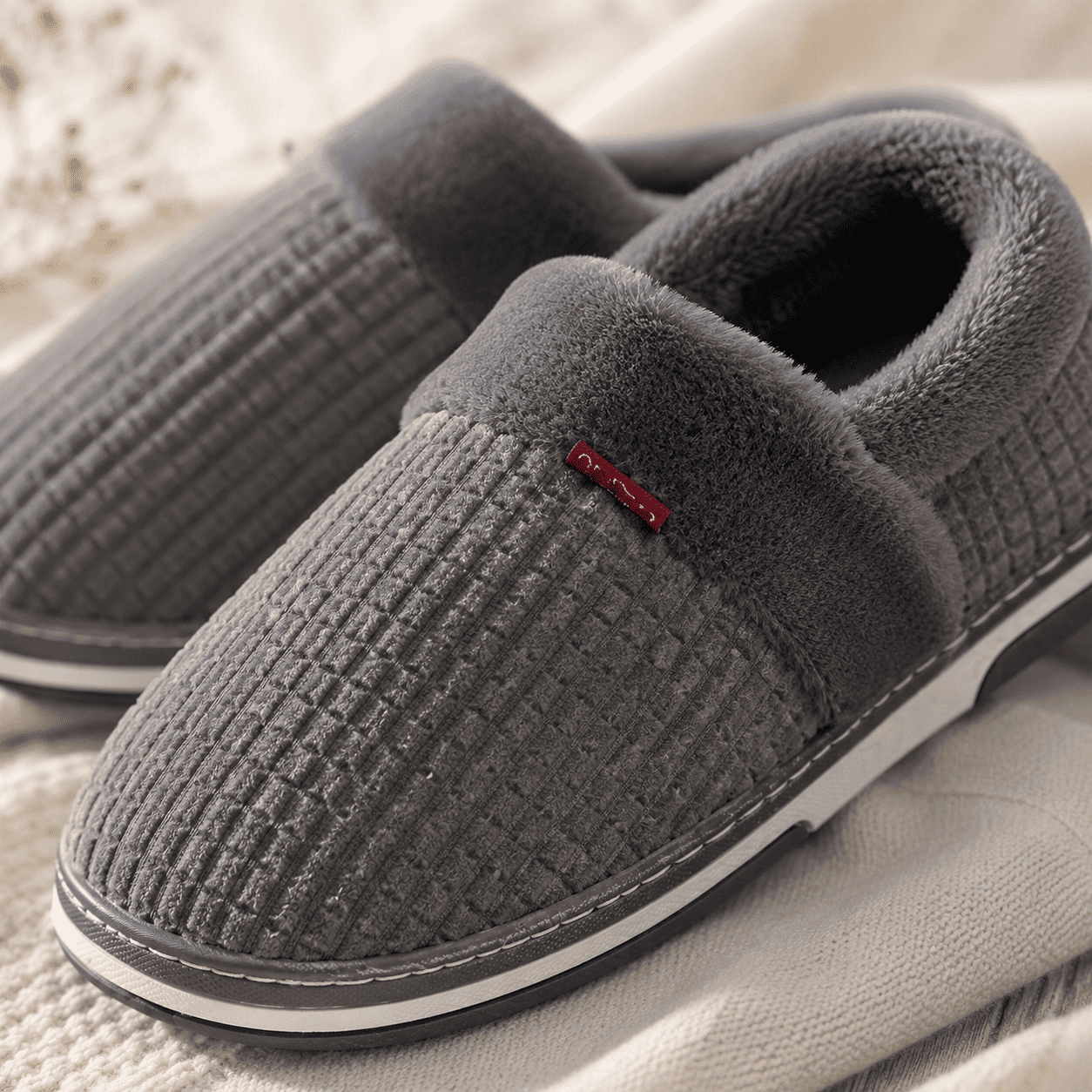 Chaussons anatomiques chauds et antidérapants pour l’hiver