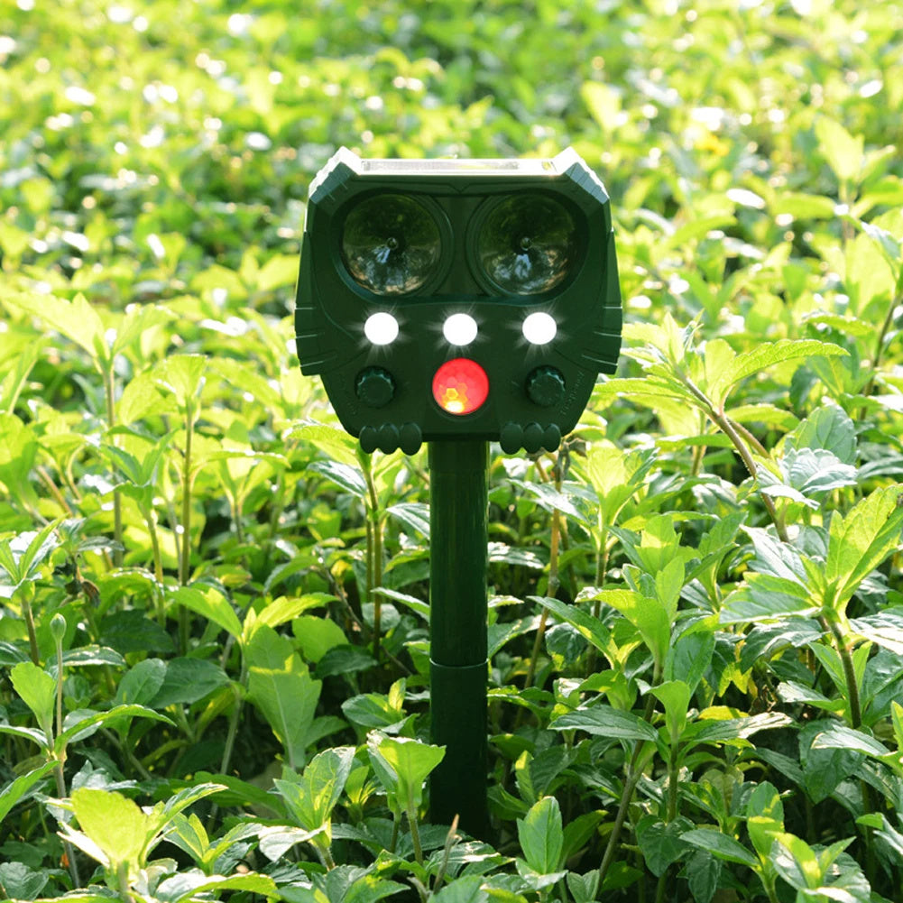 Répulsif Solaire Anti-Animaux et Nuisibles Ultra-Sonique Étanche - PestFree