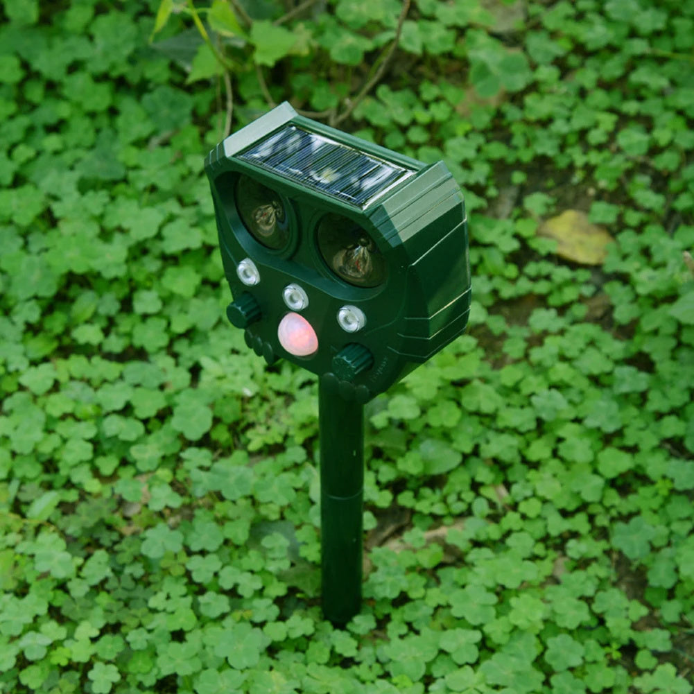 Répulsif Solaire Anti-Animaux et Nuisibles Ultra-Sonique Étanche - PestFree