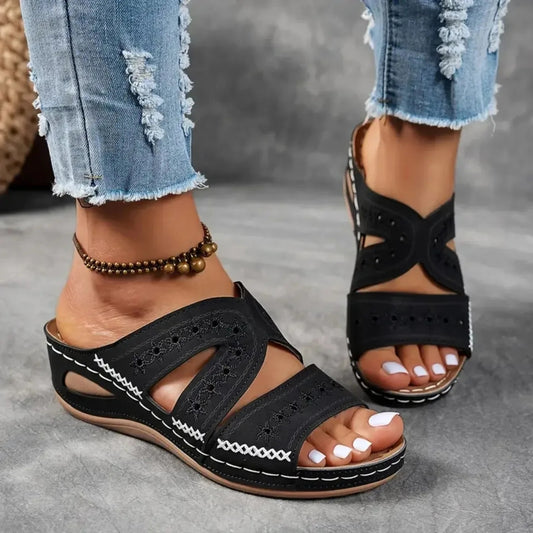 Sandales anatomiques femme à semelle compensée brodées en cuir