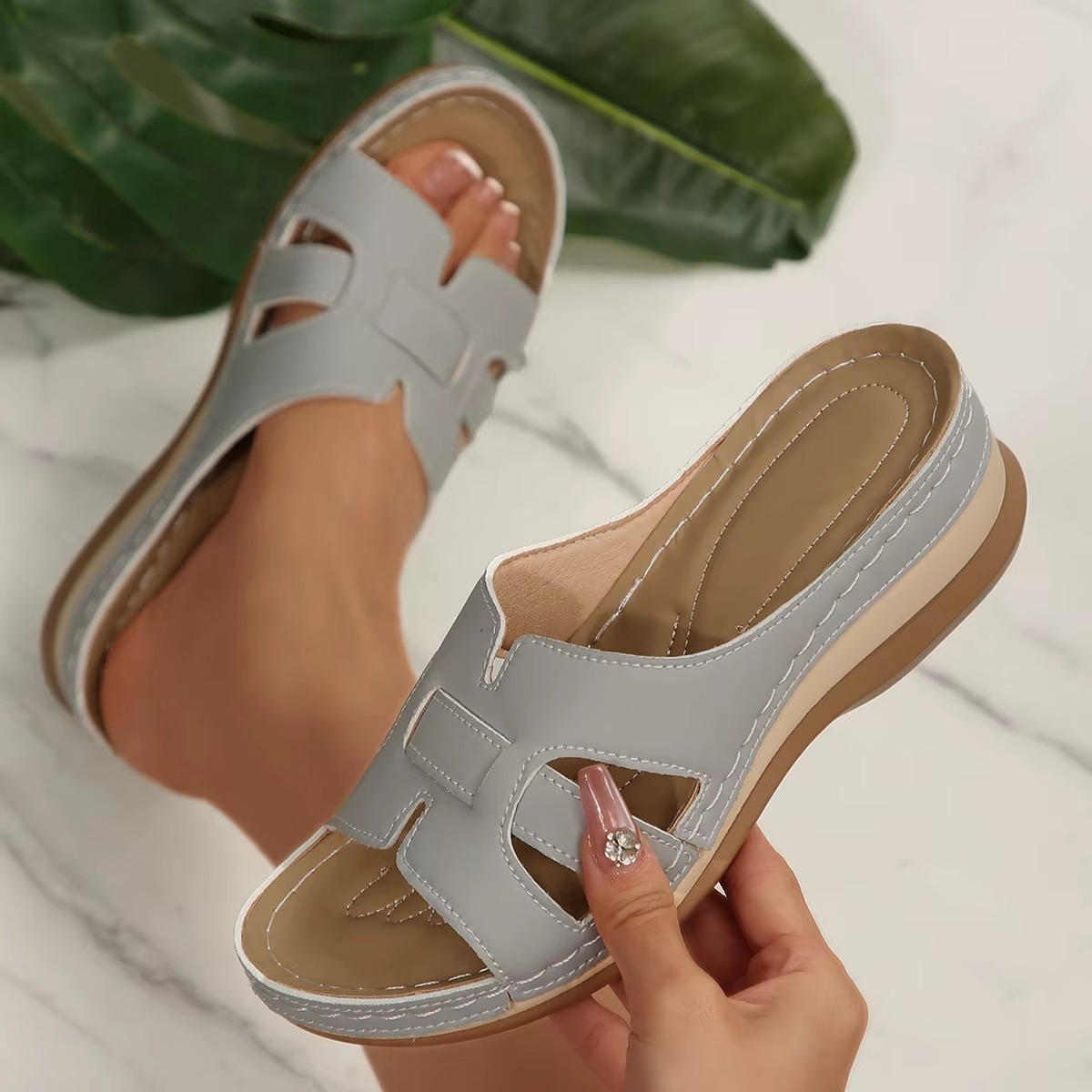 Sandales Anatomiques Femme à Semelle Compensée en Cuir