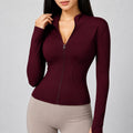 veste-de-sport-femme-col-montant-avec-zip-coupe-slim-manches-longues-pour-entrainement-et-hiver-couleur-05-bordeaux